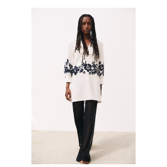 Zara Dresses & Skirts - Zara Ivory Top with Black Accents